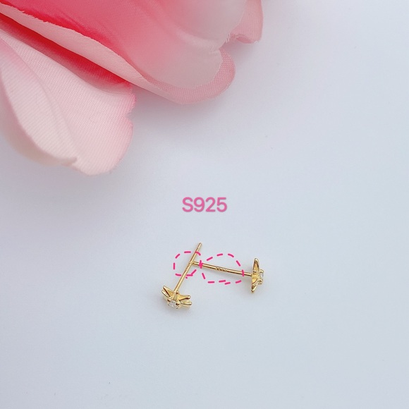 S925 Silver CZ Small Star Stud Earrings- Gold ECZ007 - Picture 7 of 8